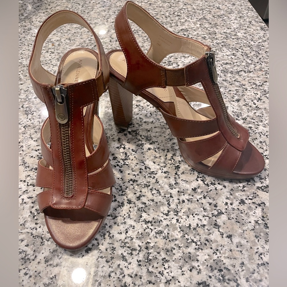 Adrienne Vittadini chunky heel sandal with zipper size 7M